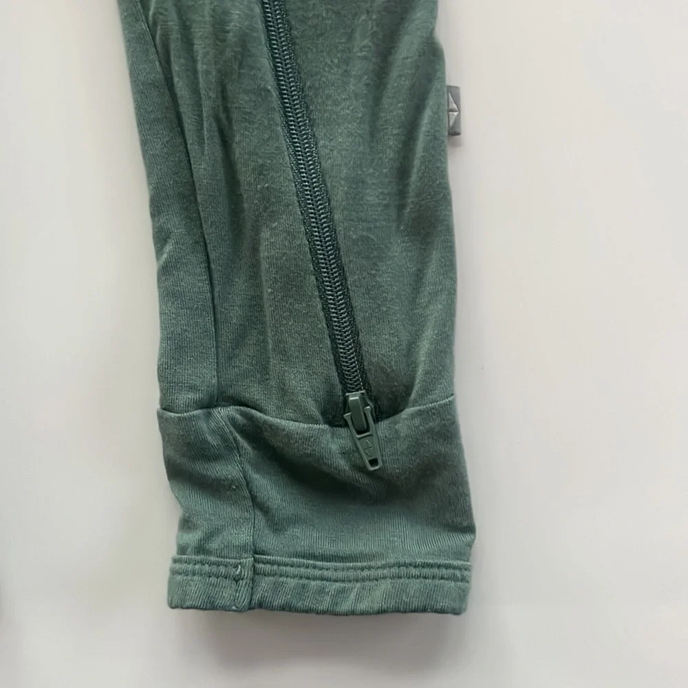Rarely worn Kyte Baby zipper romper. 6-12 months. Color Pine